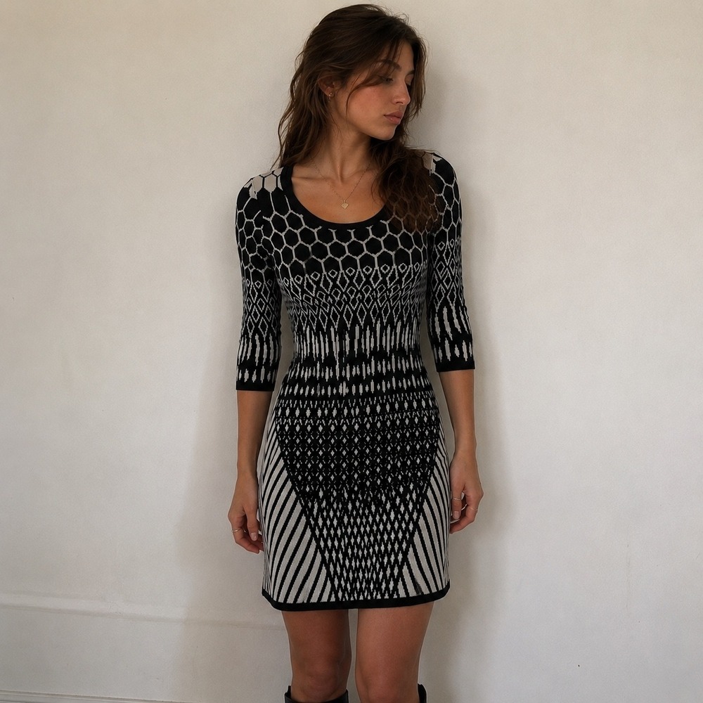 🌻3/$10 The Limited Black White Geometric Knit Sheath Dress XS Mod Chic Retro